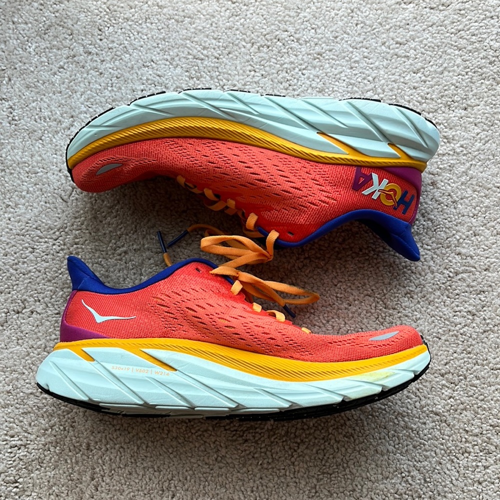 Orange hokas!